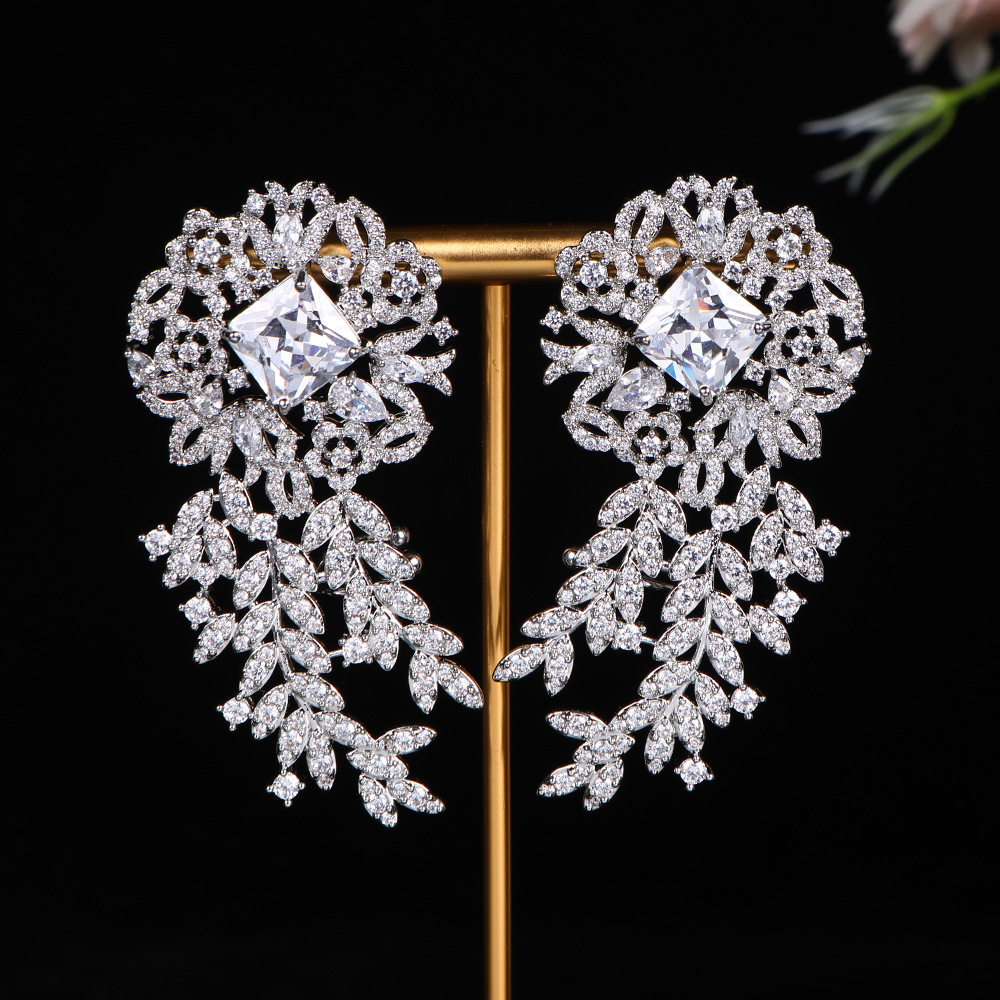 Women Accessories Dubai - HIBRIDE Gentle Elegance Leaves Twinkle White