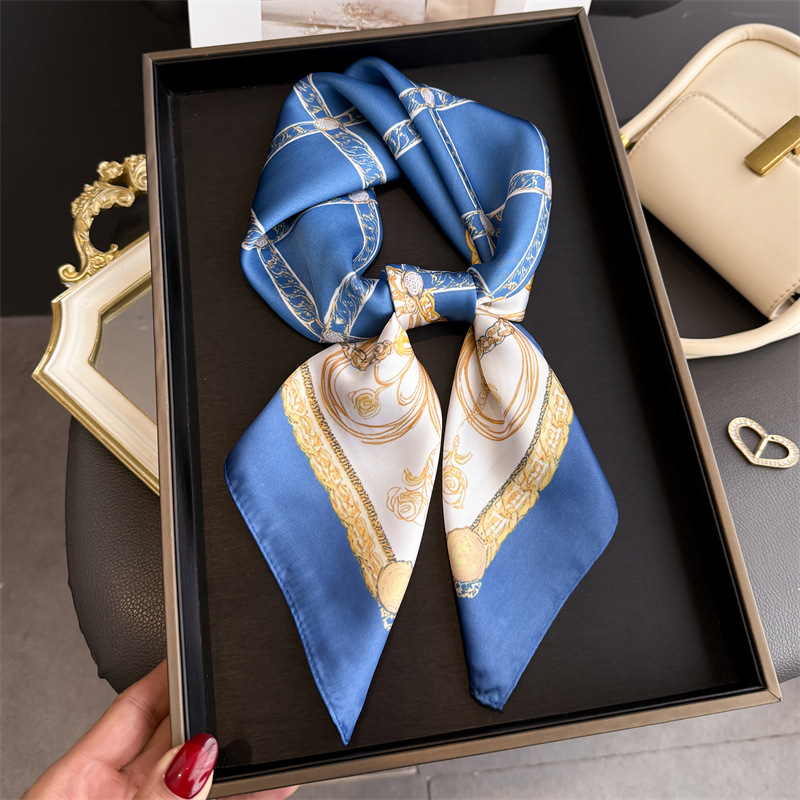 Blue Classic Chain Print Squar - Silk Scarf Square recension och pris